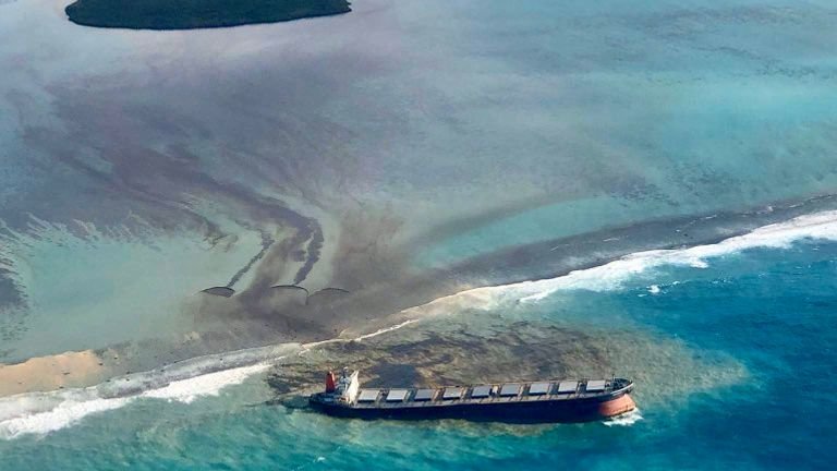 Mauritius Declares Emergency on Ship Spills Fuel
