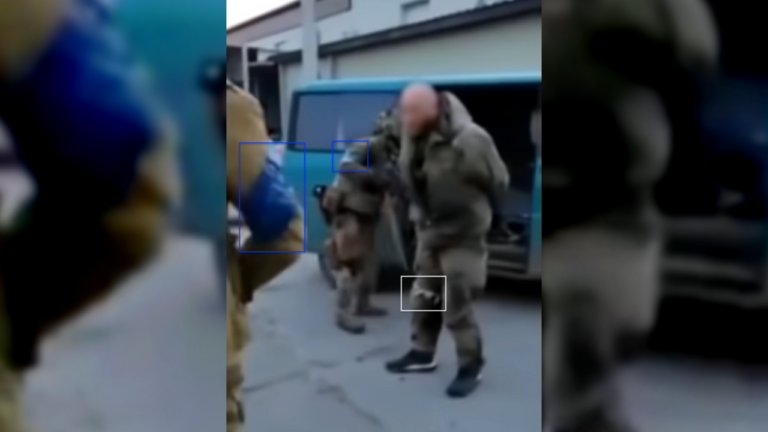 Does this video show Ukrainian soldiers shooting at Russian prisoners of war?