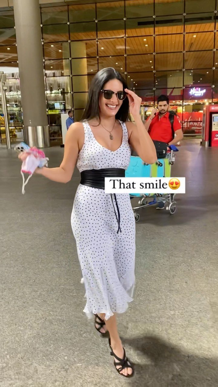 Amyra Dastur looks stunning as we snapped her at the airport today 

#AmyraDastu