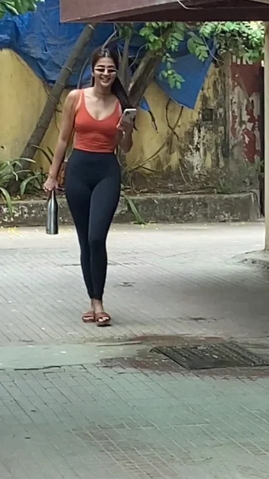 Pooja Hegde Arrives At Gym 
.
#poojahegde #instantbollywood #instantbollywoodfas