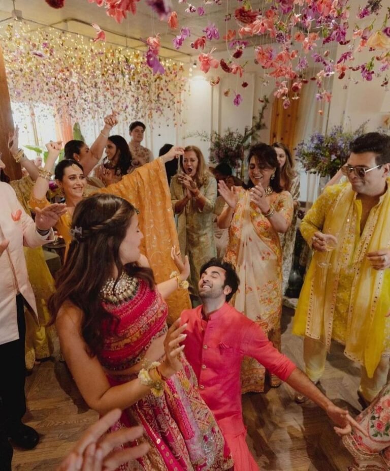 Pov: A wedding celebration like this with the love of your life
.
.
#aliabhatt #