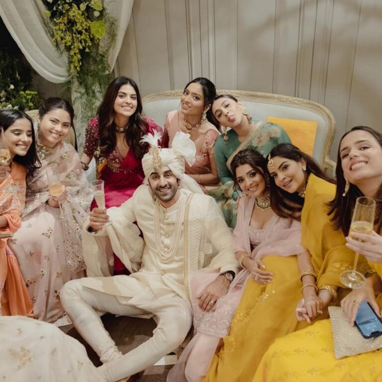 So cute! RK poses with Alia’s bridesmaids 
.
.
#aliabhatt #ranbirkapoor