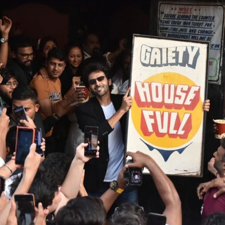 The new prince of box office #KartikAaryan visits Gaiety theater and witnesses