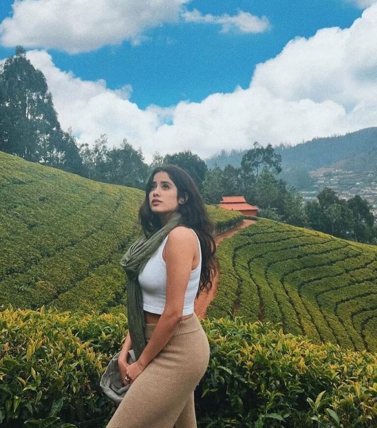 What do you think of the view?
.
.
#JanhviKapoor