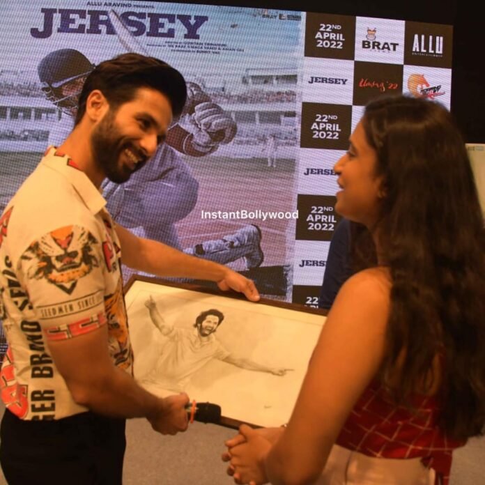  interacts with his fans while promoting his upcoming movie, Jersey today
.
.
#S