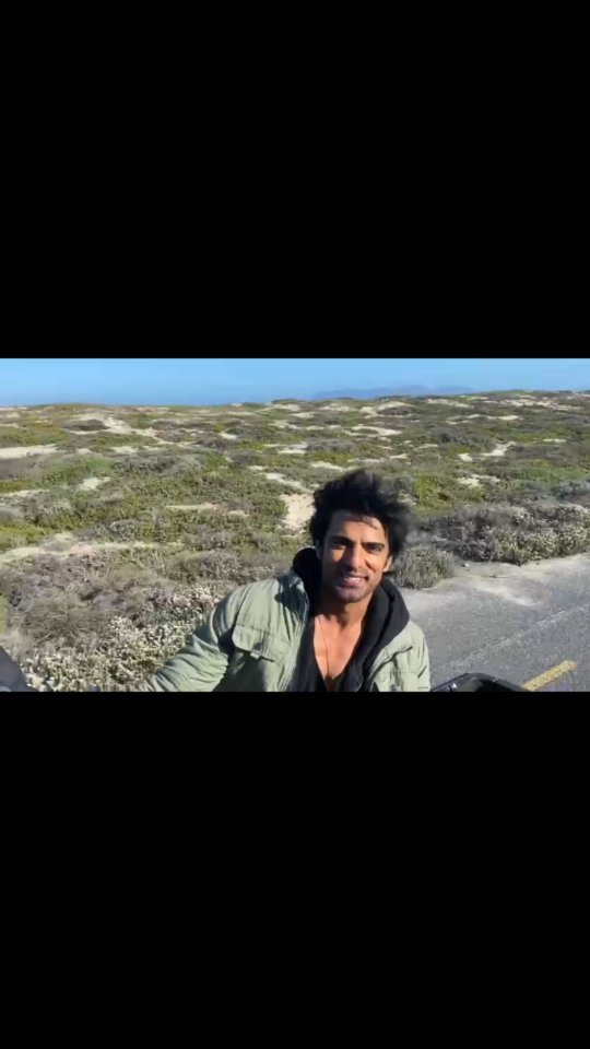 Mohit Malik seems to be having a blast in Capetown! The actor looks super happy